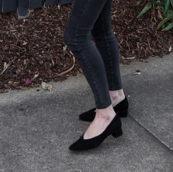 Everlane Black Leather Suede V Heel Pump 7.5 - Picture 3 of 13